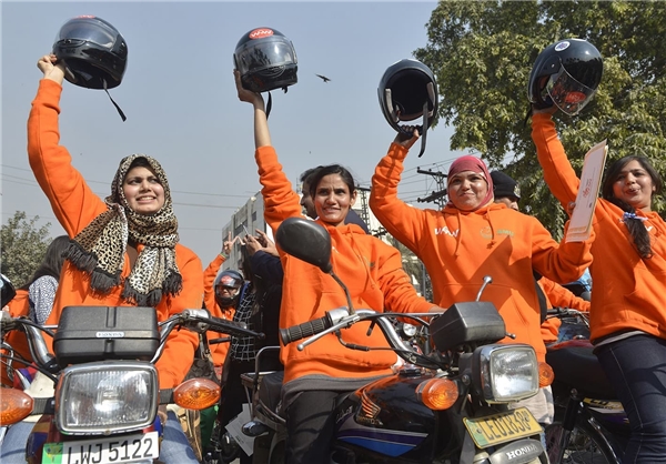 موتورسواری زنان در پاکستان +تصاویر