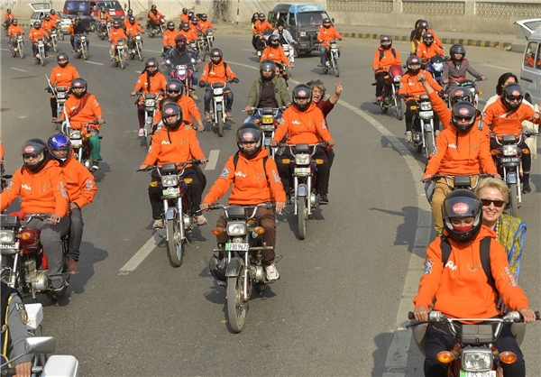 موتورسواری زنان در پاکستان +تصاویر