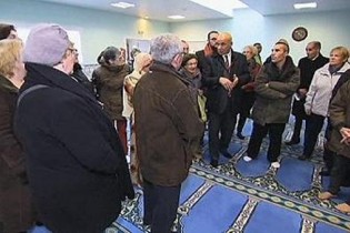 درهای مساجد فرانسه به روی غیرمسلمانان باز شد