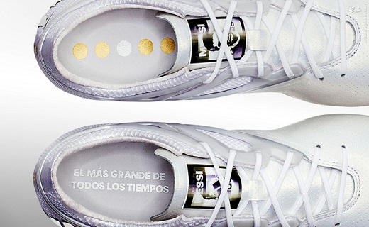 کفش‌ ویژه‌ برای‌ توپ‌ طلای‌ پنجم‌ مسی + عکس