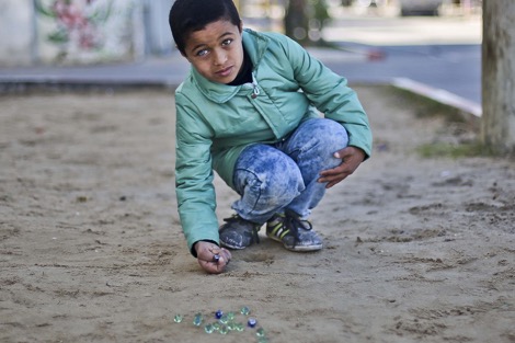 دردسر کودک فلسطینی به خاطر رنگ چشم +عکس