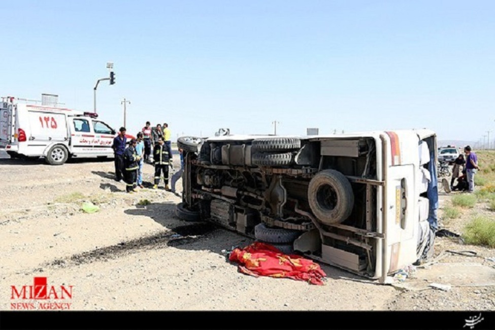 فوت ۲ دانش آموز در حوالی کرمانشاه بر اثر واژگونی مینی‌بوس  فیلم و عکس/ اسامی مصدومان و فوتی‌ها اعلام شد