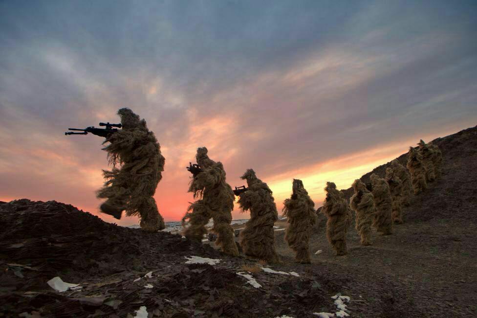 تفنگداران دريايي ارتش آزاديبخش چين در حين آموزش +عکس