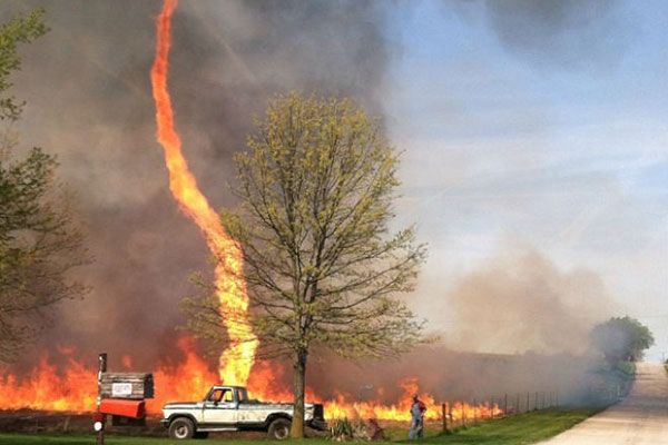 نمونه یک گردباد آتشین +عکس