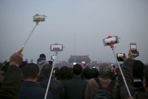 از گرفتن عکس از مراسم برافراشته شدن پرچم چین تا مار کبرا در حال حمله +تصاویر