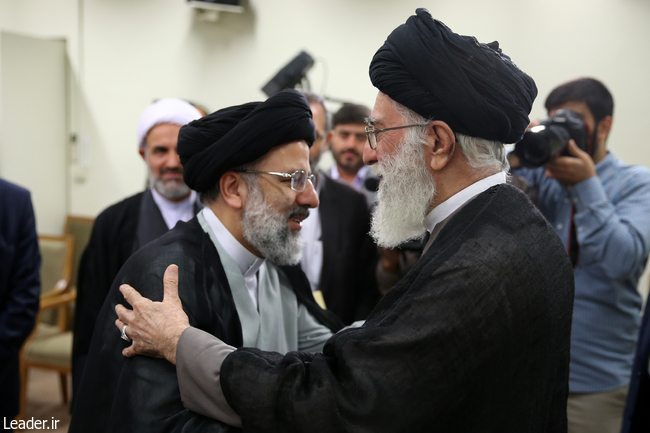 رهبر معظم انقلاب اسلامی در حکمی حجت‌الاسلام رئیسی را به تولیت آستان قدس رضوی منصوب کردند