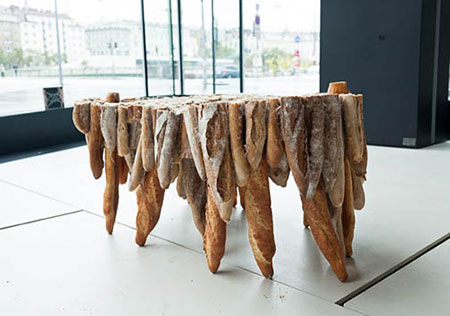 میزی از جنس نان باگت +عکس