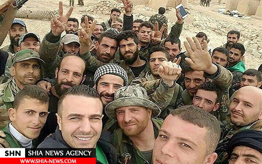 سلفی سربازان ارتش سوریه پس از فتح شهر باستانی پالمیرا از اشغال داعش + عکس