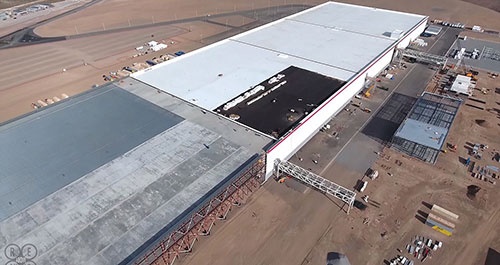 تصاویر هوایی از کارخانه عظیم تولید باتری‌ خودروهای الکتریکی تسلا