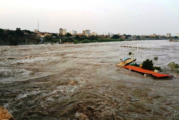 امدادرسانی به 624 خانوارسیل زده در خوزستان/ نجات سه ماهیگر از وسط رودخانه