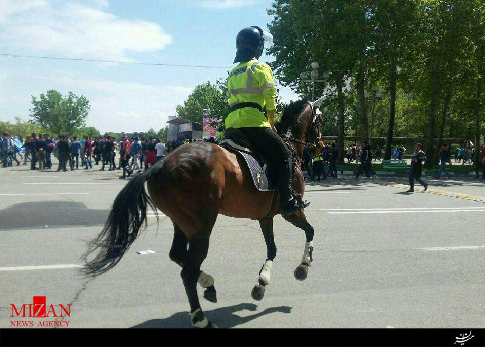پلیس اسب سوار در دربی 82 +عکس