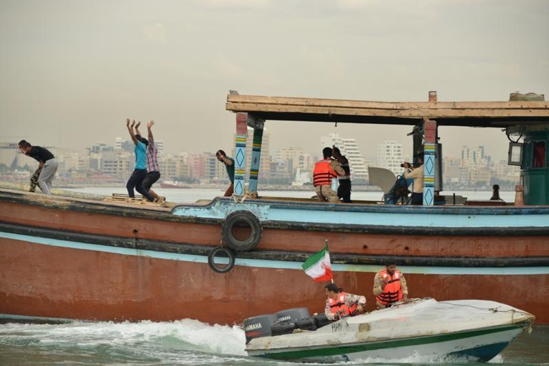 کشف و توقیف محموله 19 میلیاردی تلفن همراه و لپ تاپ قاچاق در آبهای بوشهر