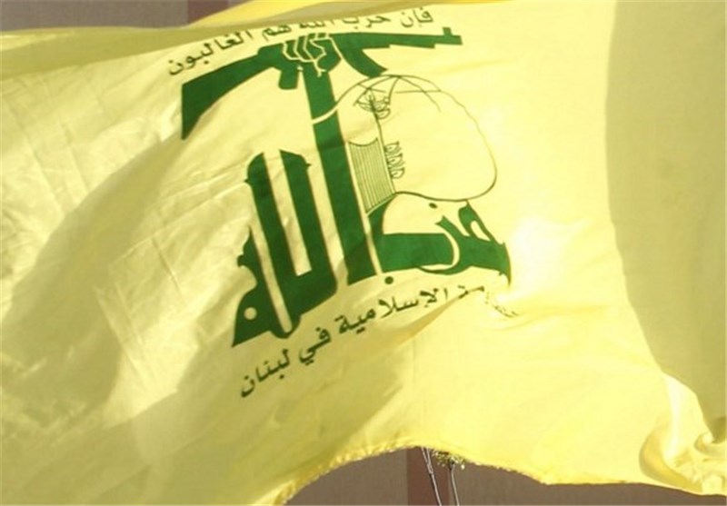 اهدای تابلو حمایت از حزب الله لبنان به نماینده حزب الله در تهران