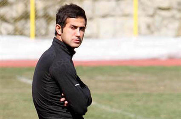 جنجال سر مزار مهرداد اولادی/ دو فوتبالیست با یکدیگر درگیر شدند