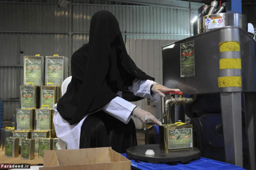 پوشش عجیب زن عربستانی در محل کار + عکس
