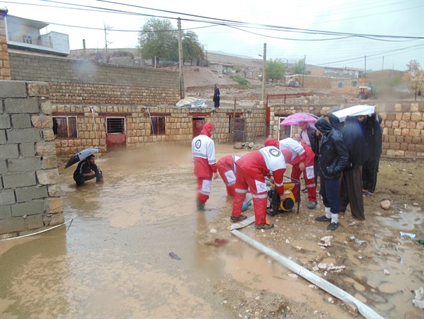 امدادرسانی به سیل زدگان 4 استان/ نجات 69 نفر از میان سیل و آبگرفتگی