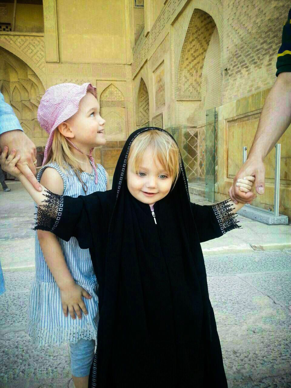 حجاب دختر فرانسوی در اصفهان +عکس