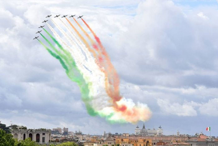 نمایش جت‌های ایتالیایی در آسمان رُم