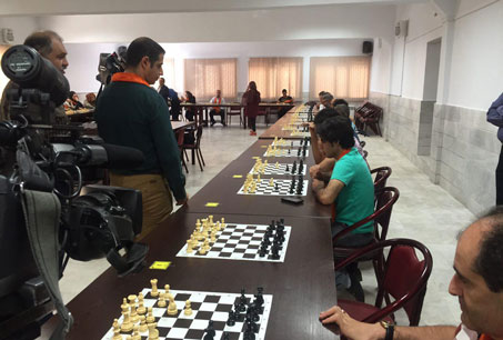 مسابقه قائم مقامی با 50 شطرنج‌باز مبتلا به ام‌اس + عکس