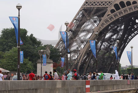از تدابیر شدید امنیتی تا تب داغ فوتبال در پاریس + عکس اصلی