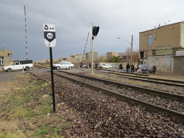 شرکت راه آهن اختیار انتقال خطوط ریلی را به شهرداری تهران واگذار کند/ تبدیل منطقه 17 به فضای بی دفاع شهری