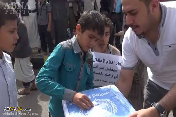 کودکان یمنی حمایت سازمان ملل از جنایات رژیم سعودی را محکوم کردند +تصاویر