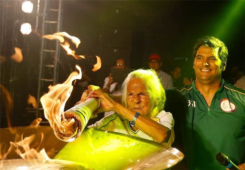 پیرترین حمل کننده مشعل تاریخ المپیک از برزیل آمد + تصویر