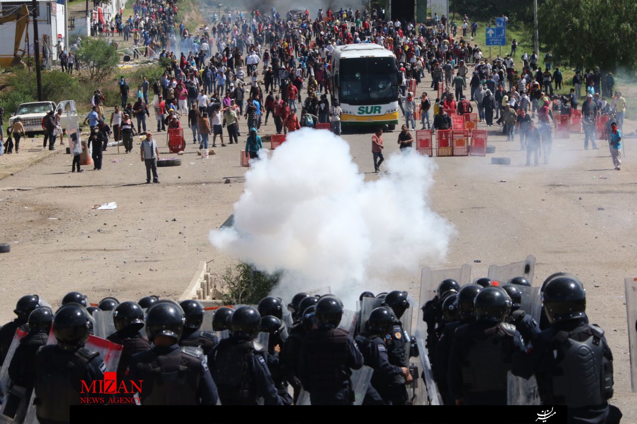 درگیری معلمان و پلیس مکزیک به خشونت کشیده شد/
