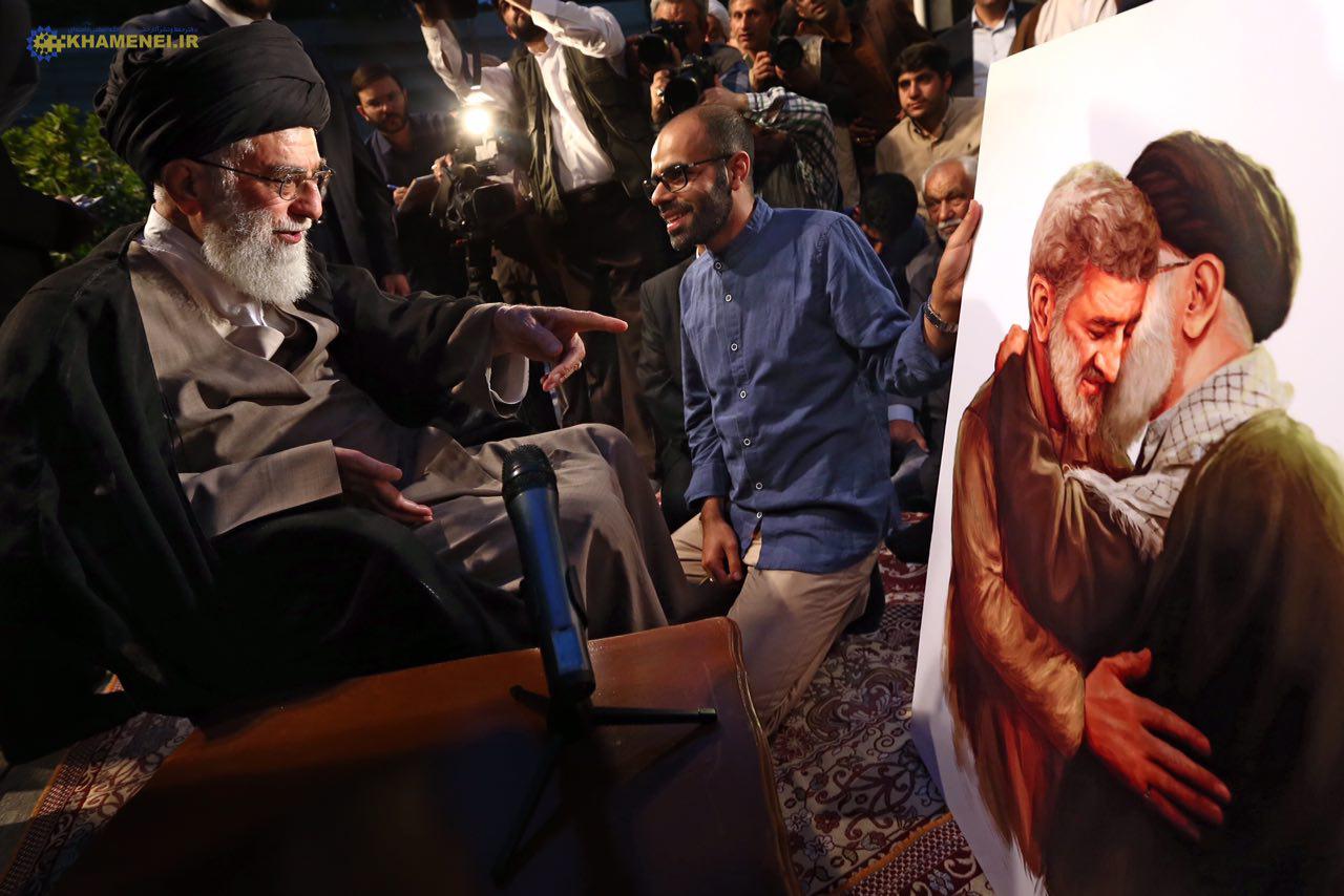 حاج‌احمد متوسلیان در آغوش رهبر انقلاب+تصویر