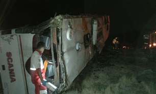 ترخیص 7 تن از سربازان حادثه دیده سقوط اتوبوس در نی ریز از بیمارستان