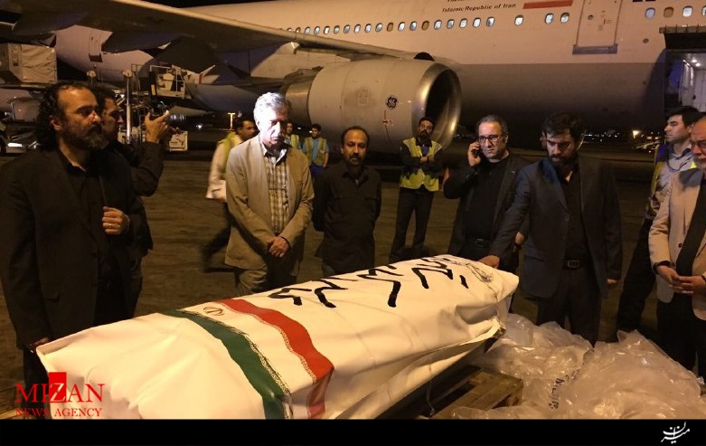 استقبال از پیکر کیارستمی در فرودگاه امام خمینی (ره) + عکس