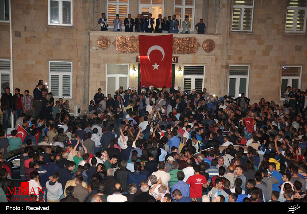 مقابله مردم ترکیه با کودتاچیان به معنای طرفداری مطلق از اردوغان و دولت وی نیست