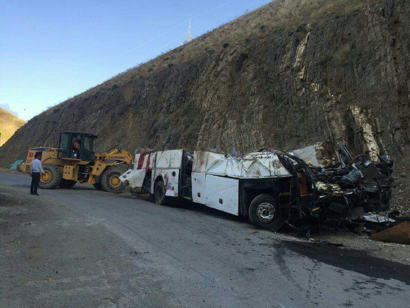 16 کشته در حادثه واژگونی اتوبوس در جاده چالوس+ عکس