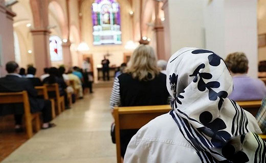 حضور مسلمانان ایتالیا و فرانسه در کلیساها+ تصاویر