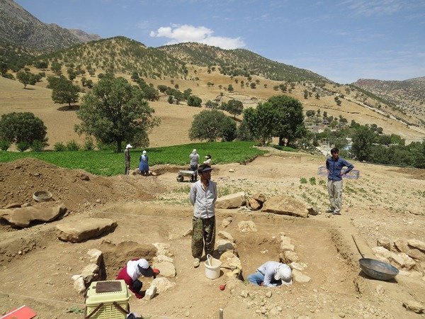 کشف گورستان مربوط به ۲۵۰۰ سال قبل از میلاد ‌در دنا+عکس