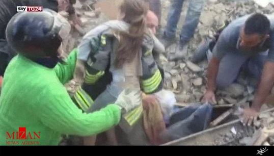 نجات دختربچه 10 ساله از زیر آوار زلزله رم ایتالیا بعد از ۱۷ ساعت + فیلم