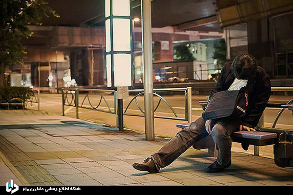 کارمندانی که در خیابان می‌خوابند!+عکس
