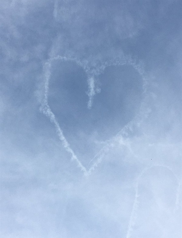 تصاویر: نمایان شدن نوشته‌ای عاشقانه در آسمان نیویورک