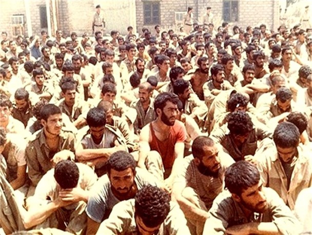 مقایسه رفتار زندانبانان ایرانی و عراقی در برخورد با اسرا+عکس