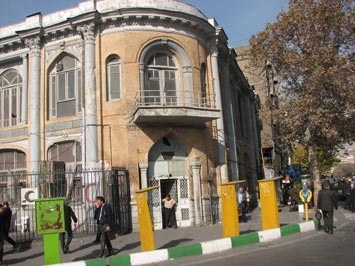 تلاش هلال احمر برای تبدیل موزه علی اکبر صنعتی به دفتراداری