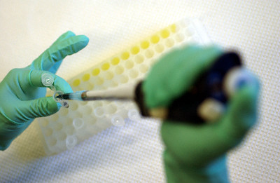 خدمات ژنتیک در کشور هنوز تعرفه ندارد/ارسال آزمایش ها به خارج