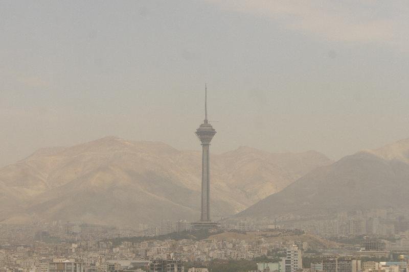 ورود گردو غبار به هوای تهران/ هوا امروز ناسالم است