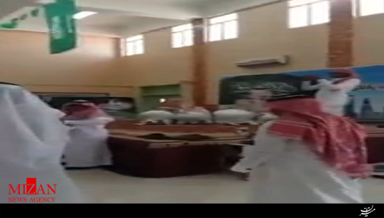 رقص جنجالی‌ دانشجویان ‌سعودی کنار نمازگزاران + فیلم