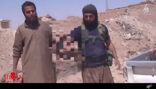داعش به جنازه‌ها هم رحم نمی‌کند! + فیلم (16+)