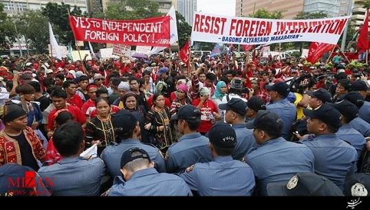 تظاهرات ضد امریکایی در فیلیپین به خشونت کشیده شد + فیلم