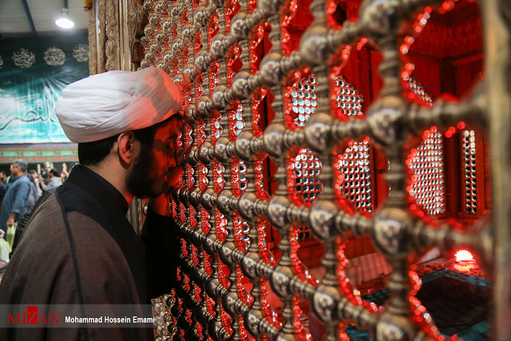 مردم از ضریح امامین عسکریین (ع) بازدید کردند + عکس