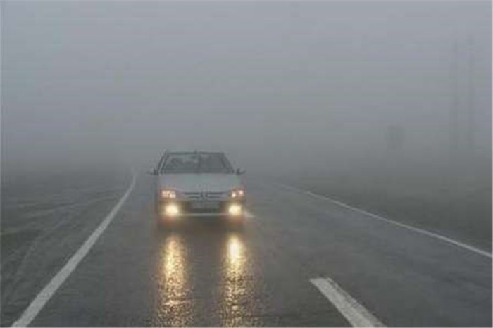 بارش باران در جاده های سه استان/ مه گرفتگی راههای شمال غرب کشور