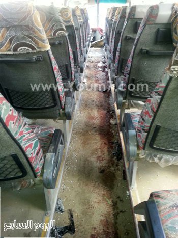 حمله مهاجمان ناشناس به اتوبوس حامل نظامیان مصری+تصاویر