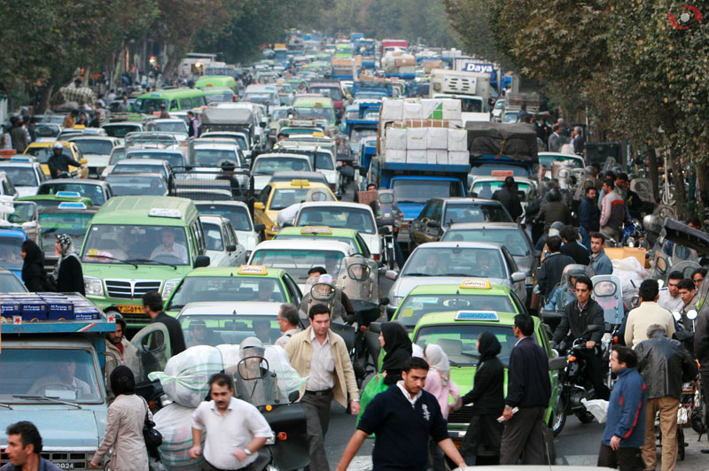 تغییر شکل هندسی برخی از معابر در اطراف مجتمع های تجاری تهران/ افزایش تعداد نیروهای راهور در ساعات پر ترافیک