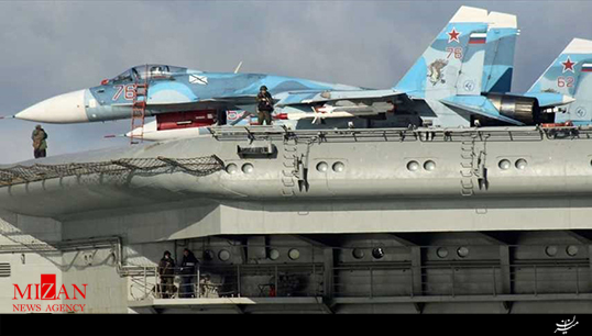 جنگنده روسی اینگونه از روی ناو کوزنتسف به دریا افتاد + فیلم